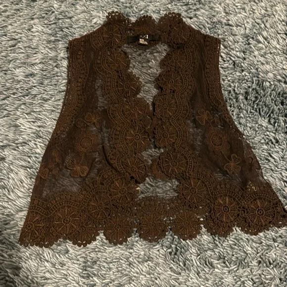 Cropped Vintage Lace top - Picture 1 of 4
